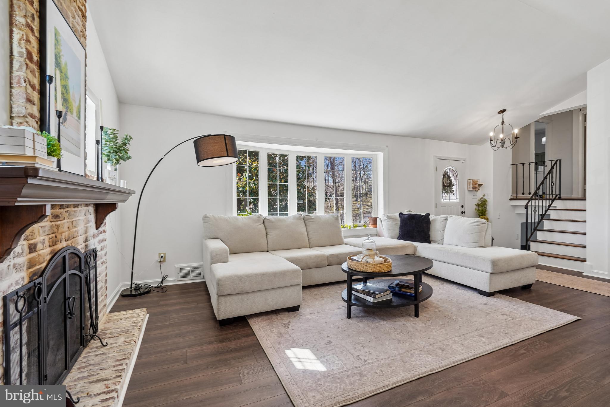 4002 Old Mill Road Alexandria, VA 22309 - Photo 3 of 27 Living Room