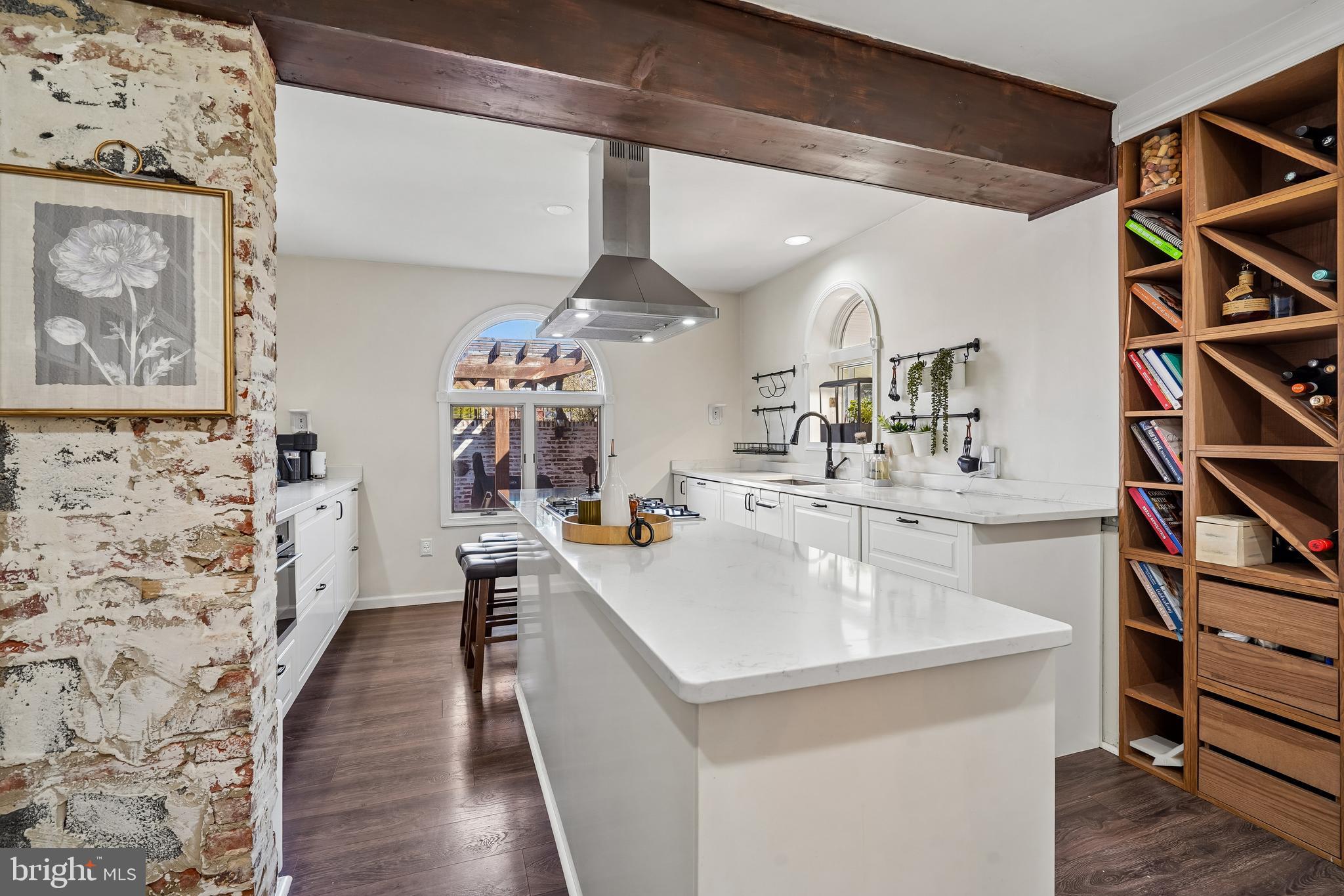 4002 Old Mill Road Alexandria, VA 22309 - Photo 8 of 27 Kitchen with Built-in and Island
