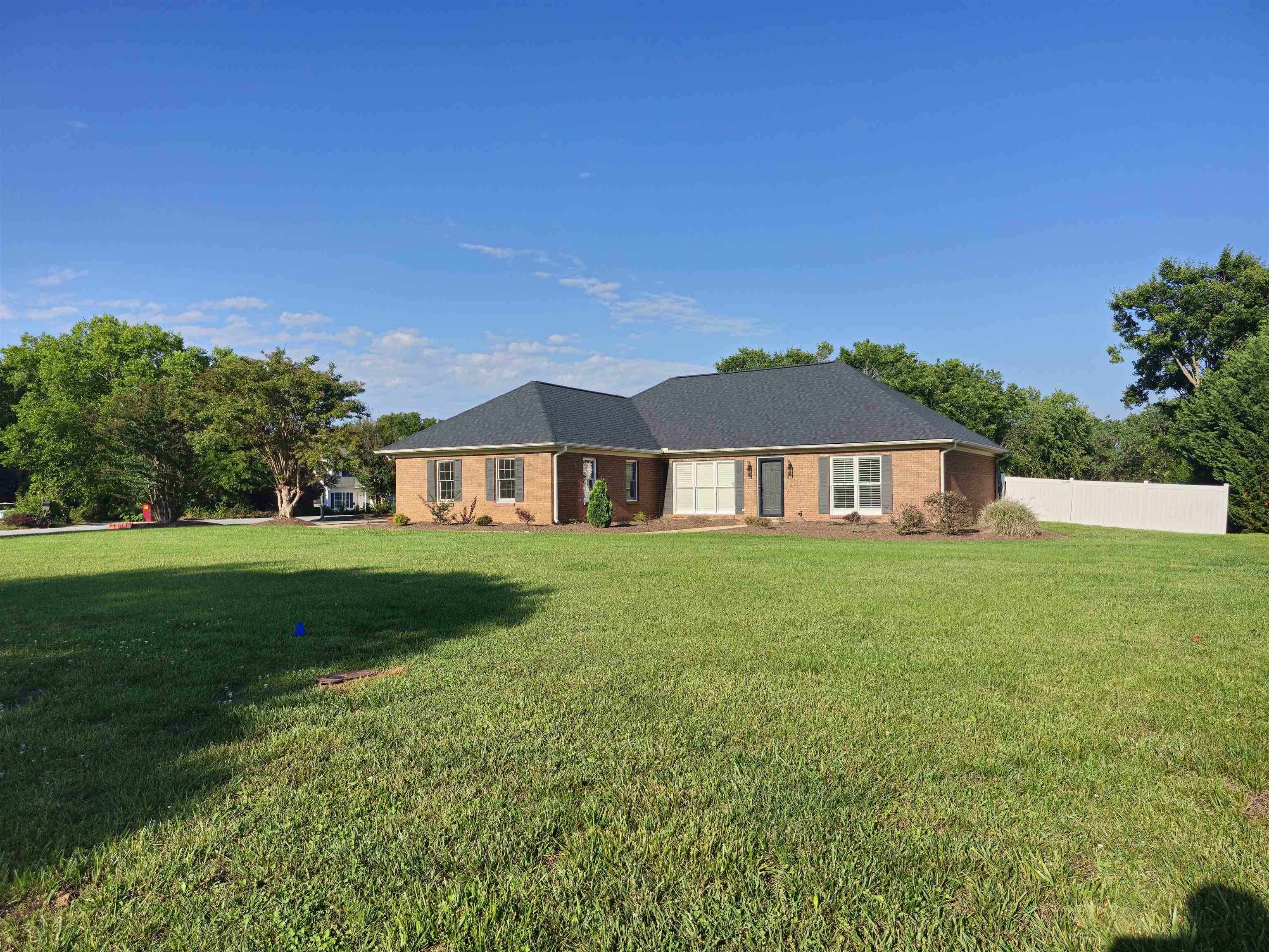233 Summerfield Road Moore, SC 29369 - Photo 2 of 9