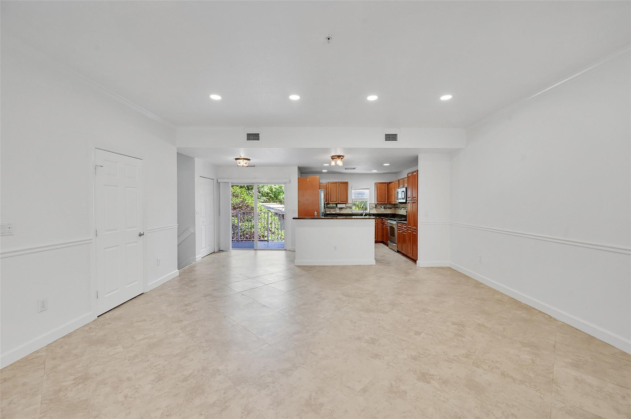 453 Northeast 1st Street Pompano Beach, FL 33060 - Photo 9 of 54 Photo 9