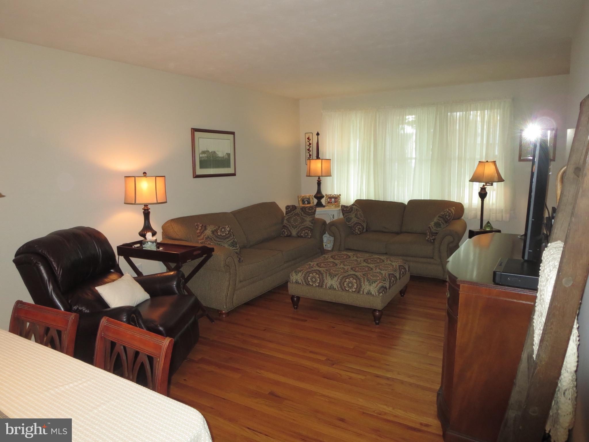 1210 Stinsford Road Newark, DE 19713 - Photo 7 of 26 Living Room