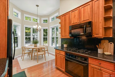 $1,295,000 | 2 Heirloom Court, Rye Brook, NY 10573