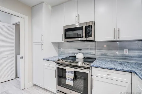 $3,000 | 391 Northeast Plantation Road, Unit 228, Jensen Beach, FL 34957