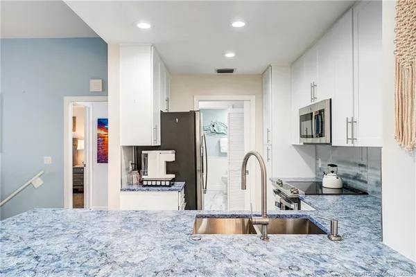 $3,000 | 391 Northeast Plantation Road, Unit 228, Jensen Beach, FL 34957