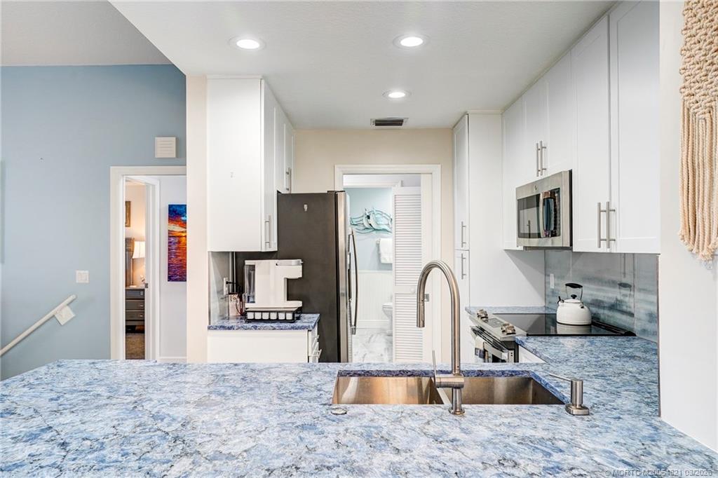391 Northeast Plantation Road, Unit 228 Jensen Beach, FL 34957 - Photo 19 of 38