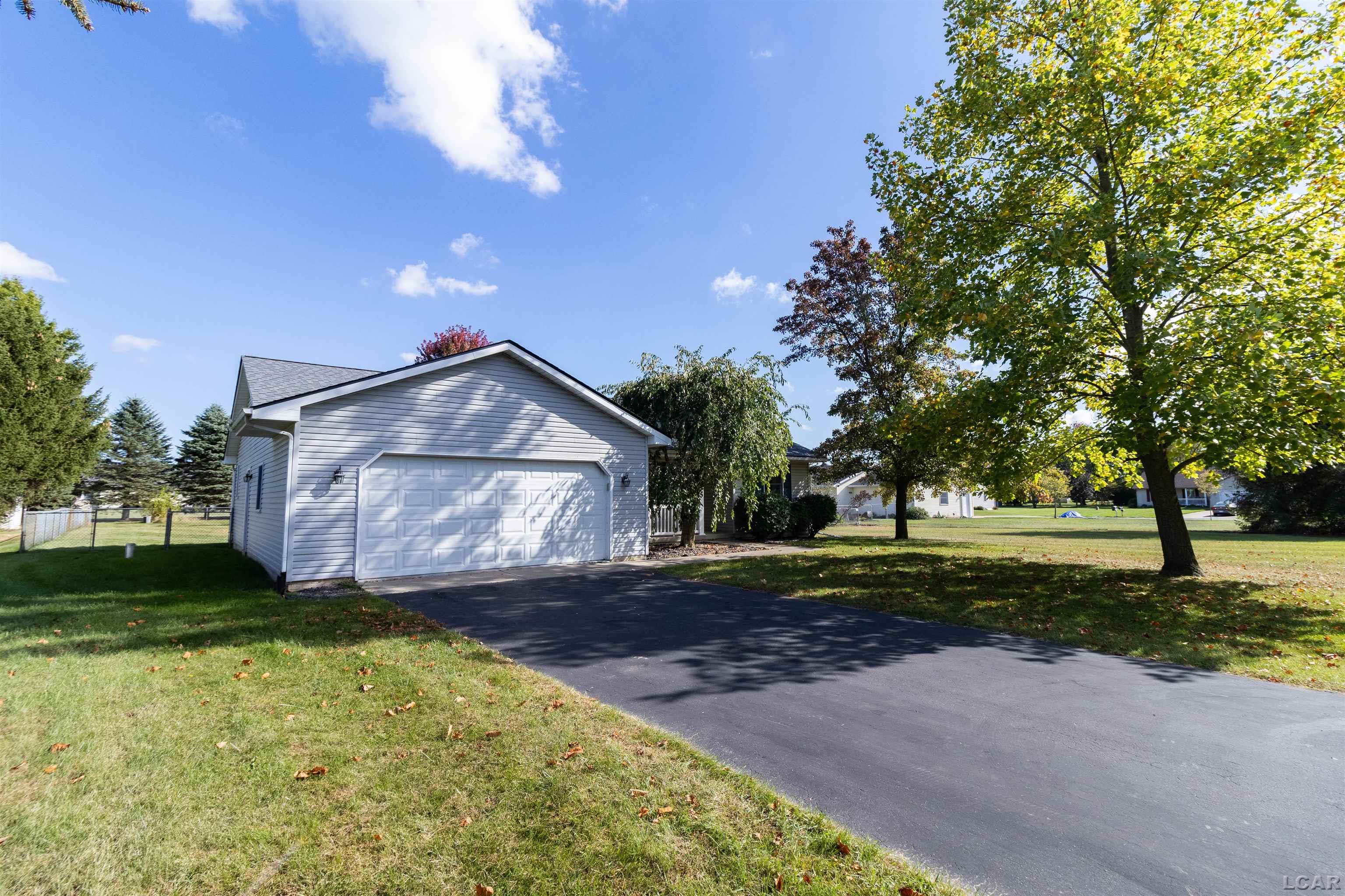3175 Cobblestone Ridge Tecumseh, MI 49286 - Photo 8 of 40 50191516-0e3359c3-b392-4f29-81e9-e3072f8dbd19.JPG