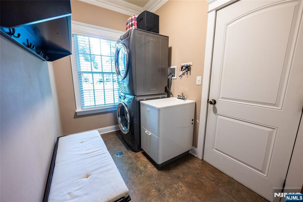 44 Forest Terrace Wayne, NJ 07470 - Photo 20 of 32 a utility room with dryer and washer