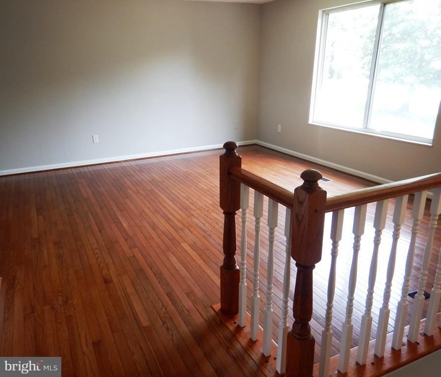 5700 Tender Court Springfield, VA 22151 - Photo 4 of 26 Living Room