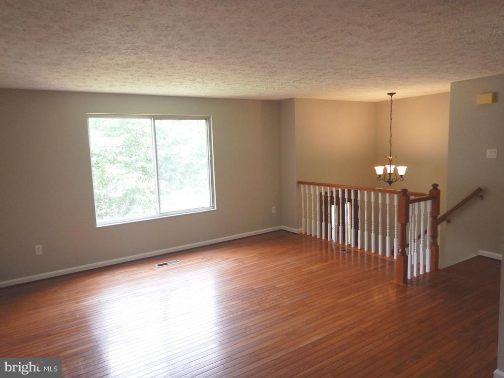 5700 Tender Court Springfield, VA 22151 - Photo 5 of 26 With Hardwood Floors