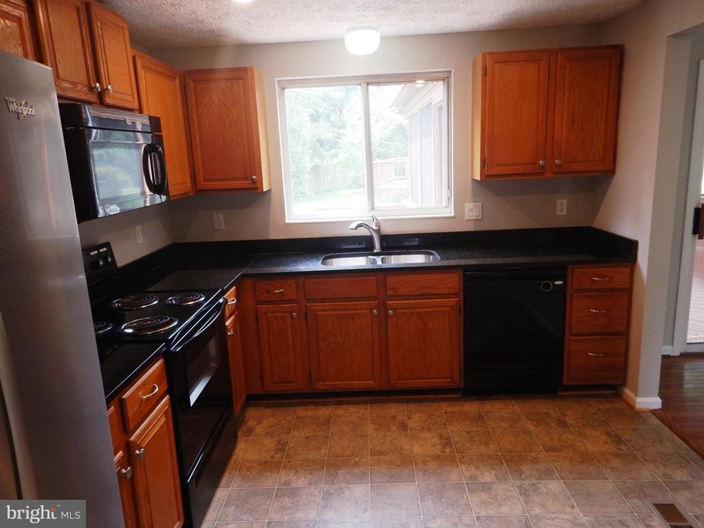 5700 Tender Court Springfield, VA 22151 - Photo 7 of 26 Kitchen