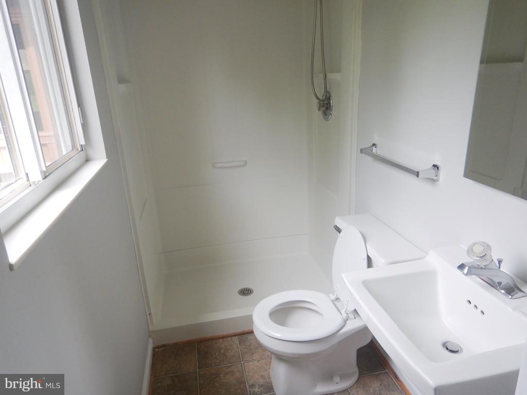 5700 Tender Court Springfield, VA 22151 - Photo 9 of 26 With Shower