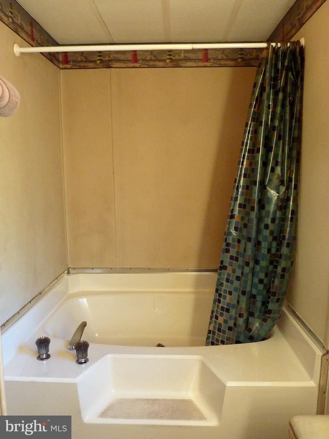 2723 Fords Corner Road Clayton, DE 19938 - Photo 14 of 25 Owner's Bath Tub & Shower