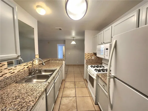 $1,450 | 2200 South Fort Apache Road, Unit 2164, Las Vegas, NV 89117