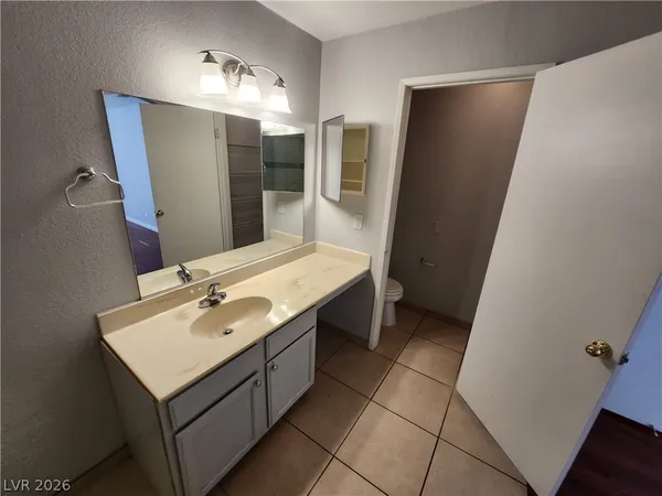 $1,450 | 2200 South Fort Apache Road, Unit 2164, Las Vegas, NV 89117