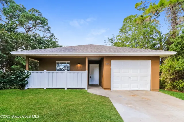 $2,100 | 1545 20th Court Southwest, Vero Beach, FL 32962