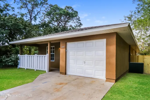 $2,100 | 1545 20th Court Southwest, Vero Beach, FL 32962