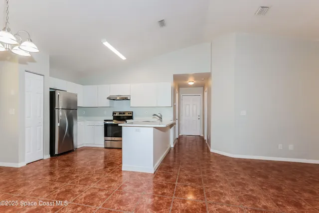 $2,100 | 1545 20th Court Southwest, Vero Beach, FL 32962