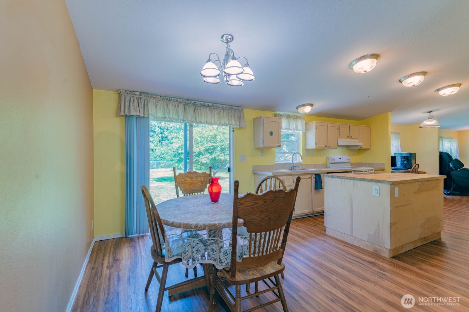 239 Robinson Road Port Angeles, WA 98362 - Photo 5 of 40