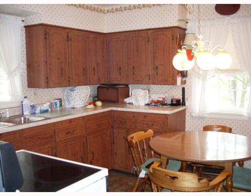 555 Franklin Farms Road Washington, PA 15301 - Photo 6 of 13 Kitchen. Eat-in Kitchen with door to screened-in rear porch.