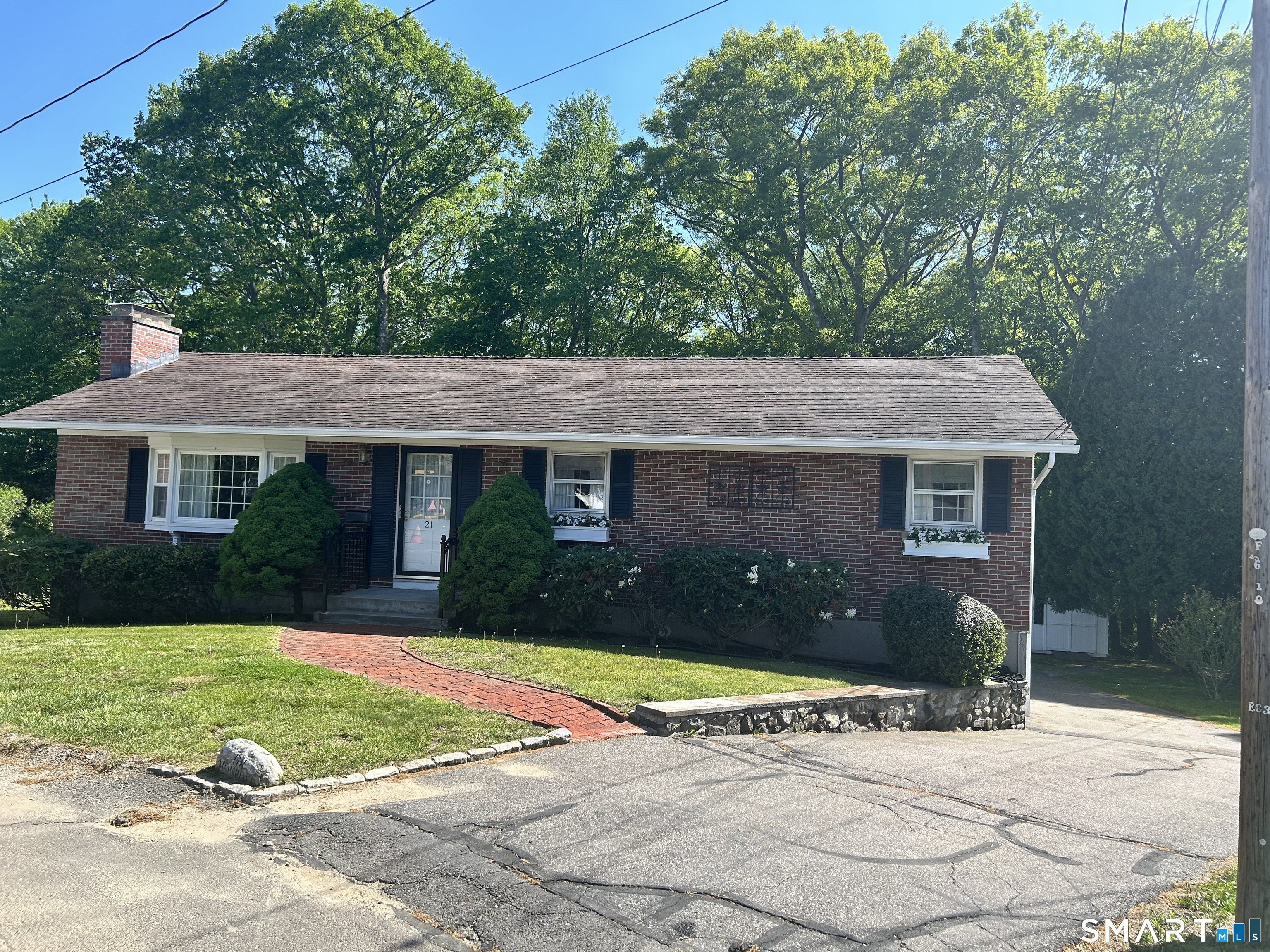 21 Parklawn Circle Waterbury, CT 06708 - Photo 1 of 13