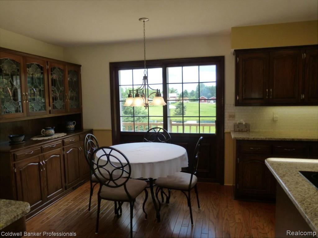 7680 Oakhill Road Clarkston, MI 48348 - Photo 9 of 32 dinette_06-27-2014.jpg