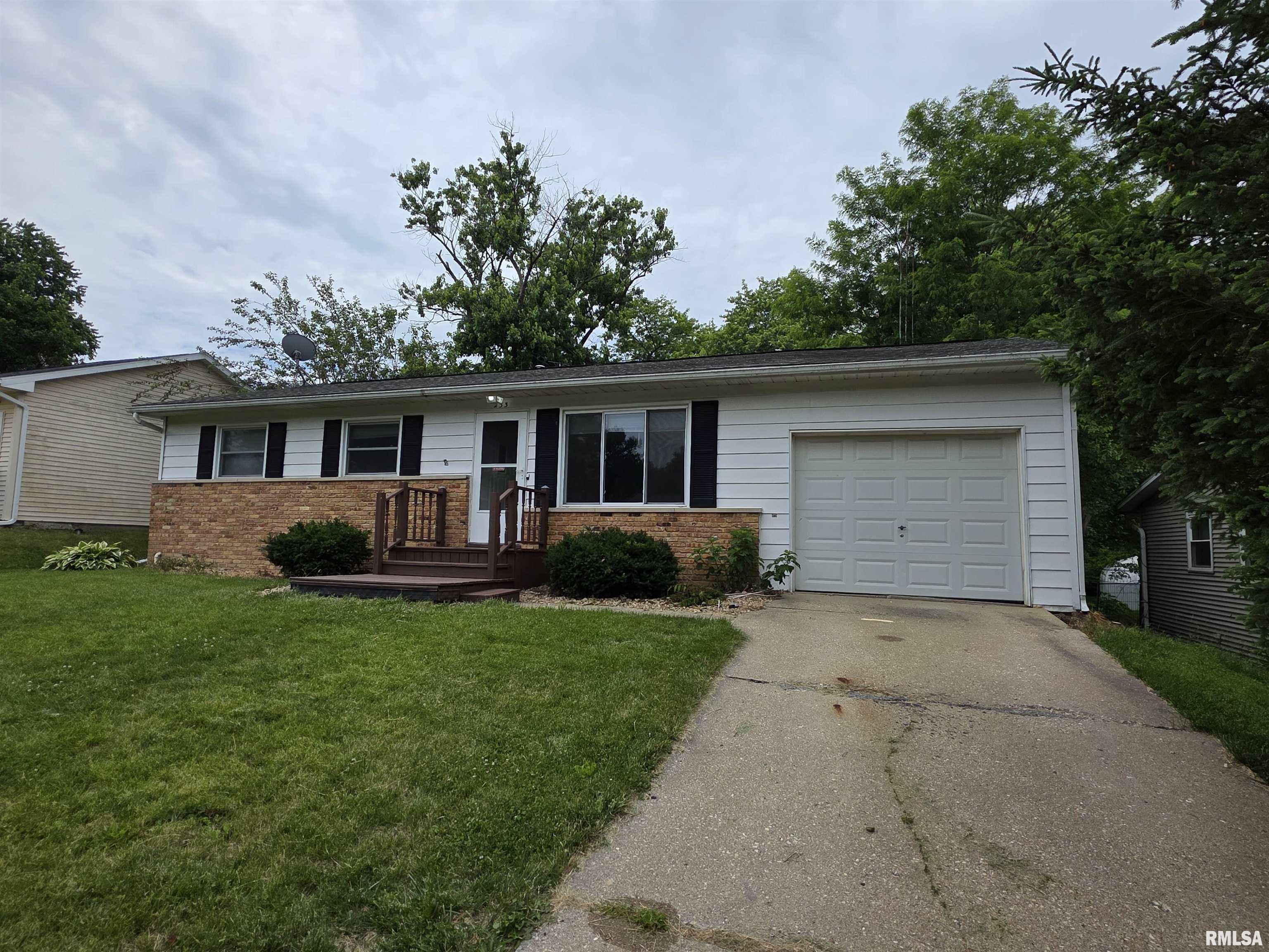 233 Briargate Road Washington, IL 61571 - Photo 2 of 34