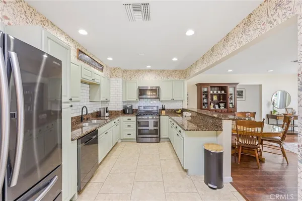 $700,000 | 11 E Crescent, Redlands, CA 92373
