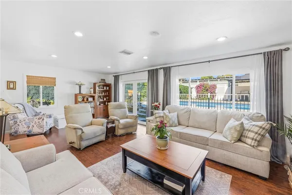 $700,000 | 11 E Crescent, Redlands, CA 92373