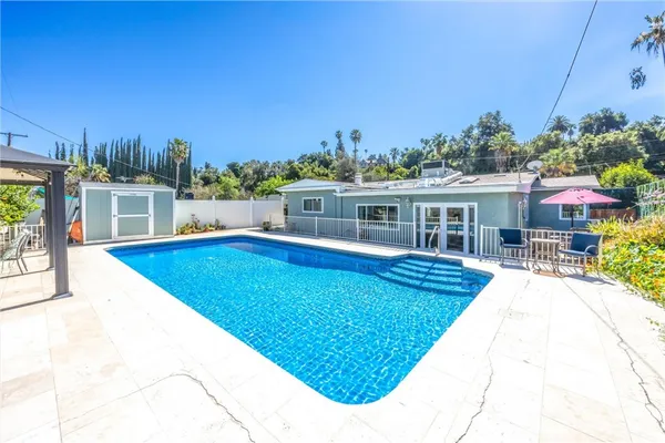 $700,000 | 11 E Crescent, Redlands, CA 92373