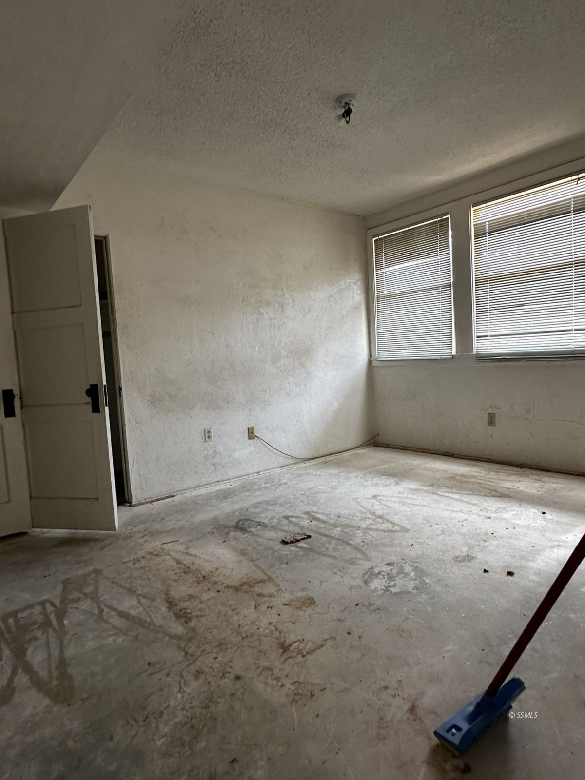 301 South Richmond Road Ridgecrest, CA 93555 - Photo 36 of 45 a view of empty room