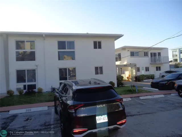 $2,250 | 1001 South Riverside Drive, Unit 105, Pompano Beach, FL 33062