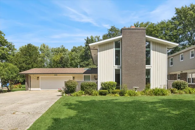 $625,000 | 1136 Barneswood Drive, Downers Grove, IL 60515