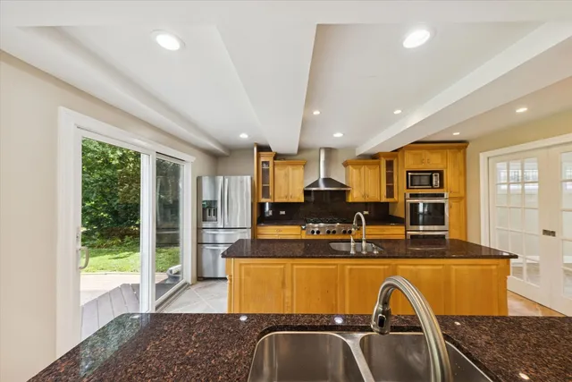 $625,000 | 1136 Barneswood Drive, Downers Grove, IL 60515