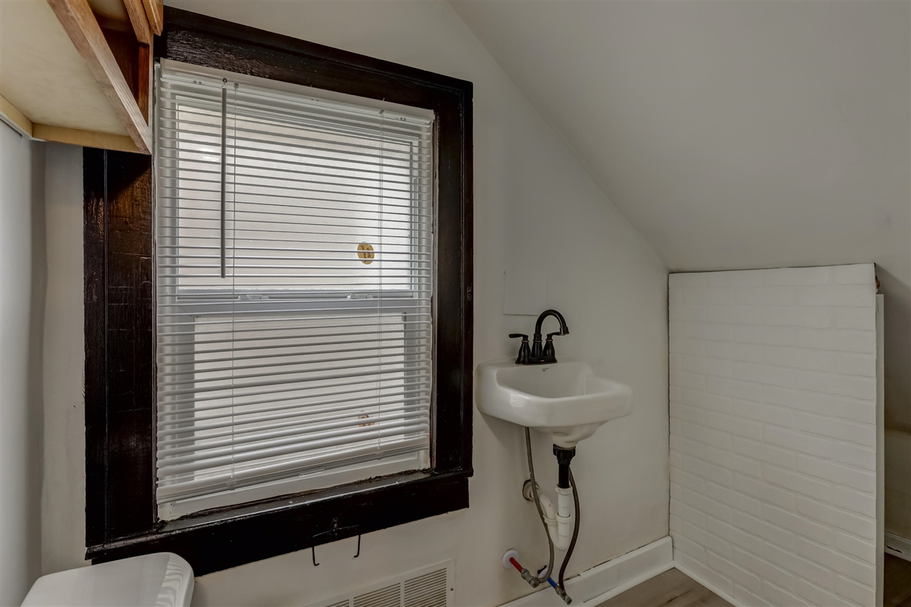 7006 Toepfer Road, Unit : UPPER Warren, MI 48091 - Photo 4 of 13