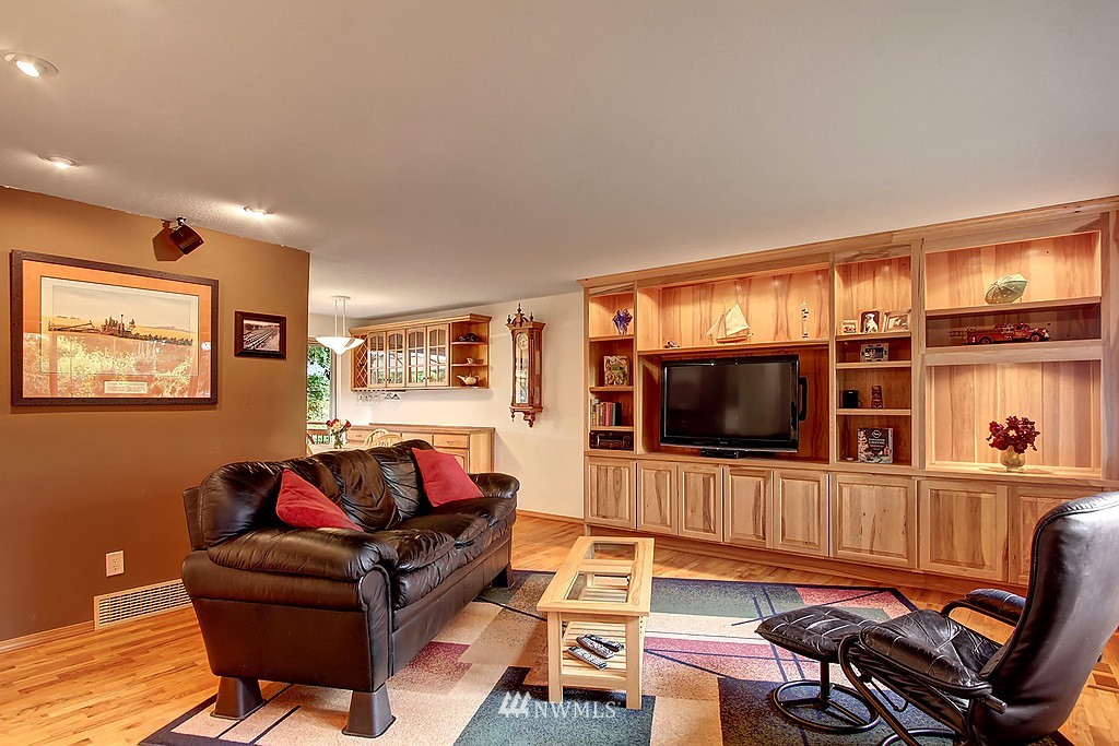 24319 4th Place West Bothell, WA 98021 - Photo 5 of 16