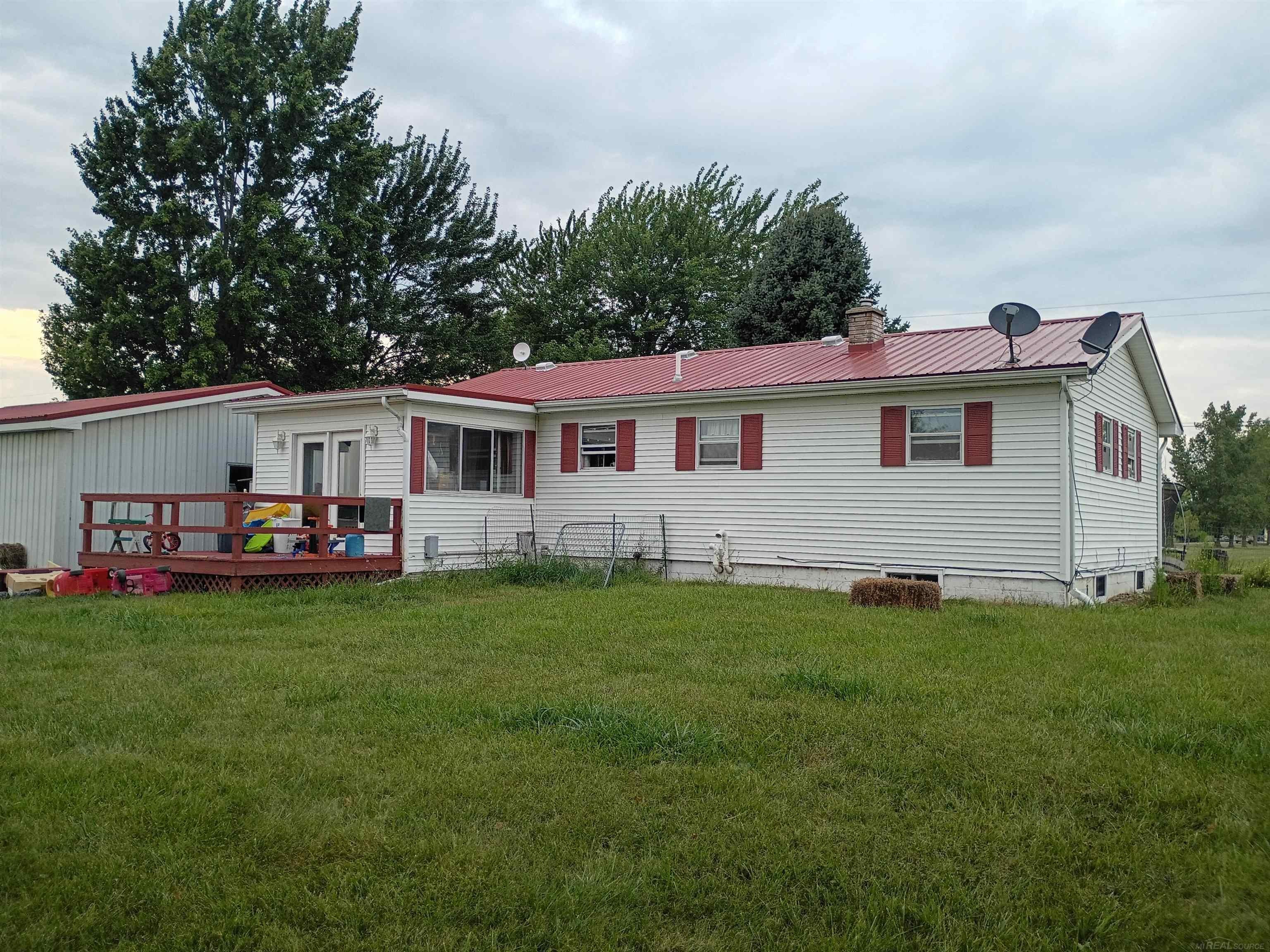 16463 Geddes Road Hemlock, MI 48626 - Photo 2 of 22 Gallery Image 2