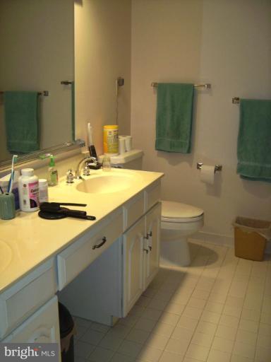 909 Mill Pond Road Frederick, MD 21701 - Photo 3 of 13 WHIRLPOOL TUB, SHOWER, DOUBLE SINKS, SPACIOUS