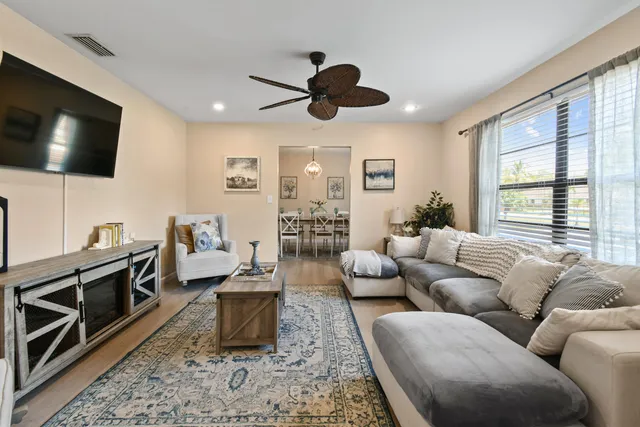 $5,950 | 15739 75th Way North, Palm Beach Gardens, FL 33418