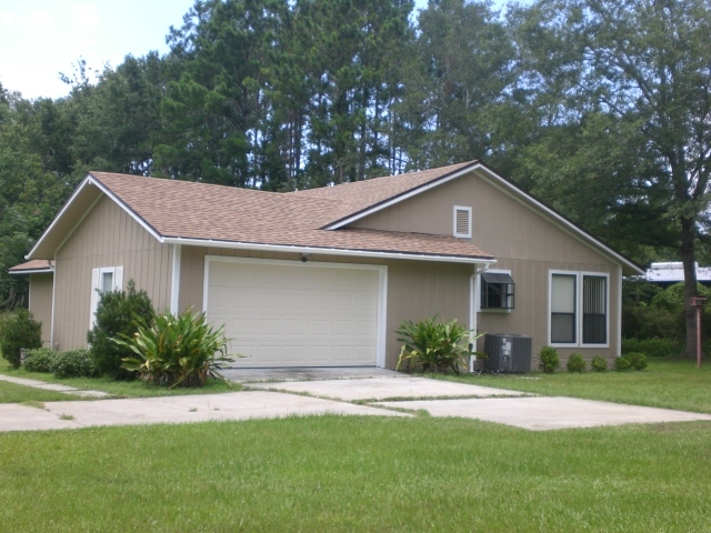 1095 Hiddenwoods Road Jacksonville, FL 32220 - Photo 23 of 36 Garage