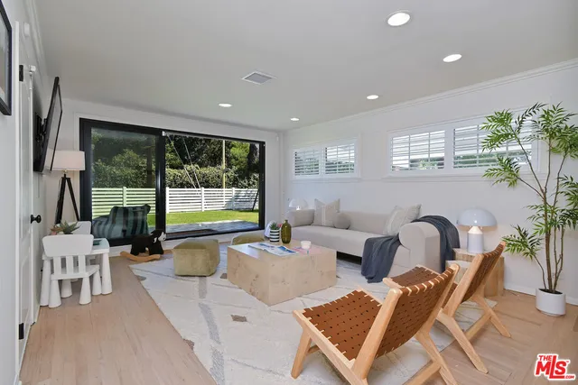 $9,500 | 12614 Morrison Street, Valley Village, CA 91607