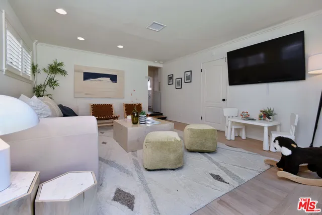 $9,500 | 12614 Morrison Street, Valley Village, CA 91607