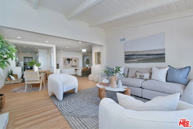 $9,500 | 12614 Morrison Street, Valley Village, CA 91607