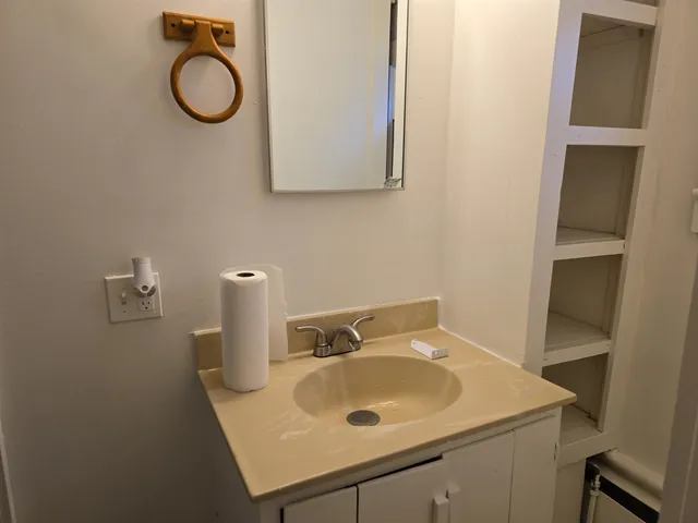 $1,675 | 220 Main Street, Claremont, NH 03743