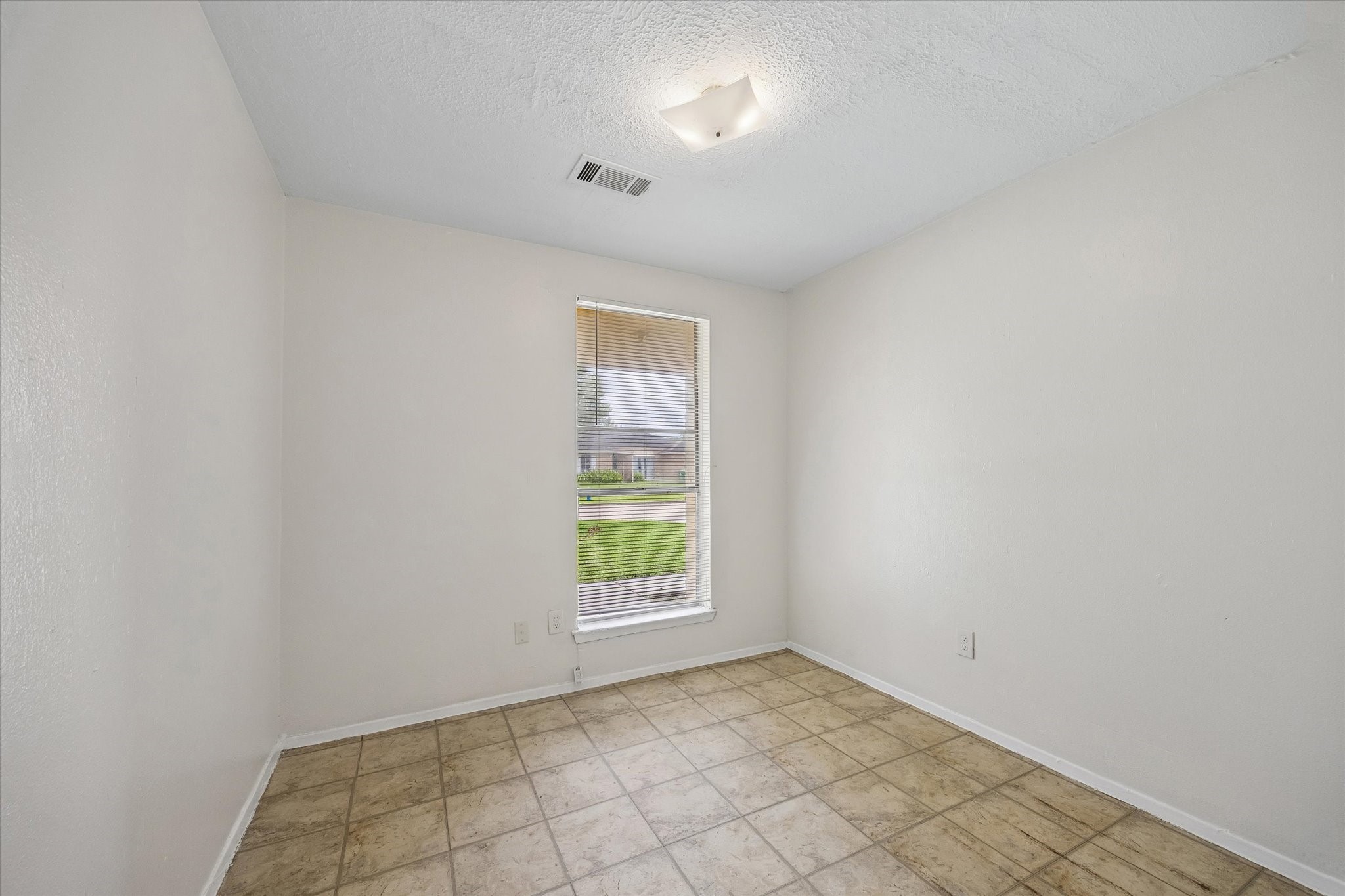 12639 Chiswick Road Houston, TX 77047 - Photo 9 of 18