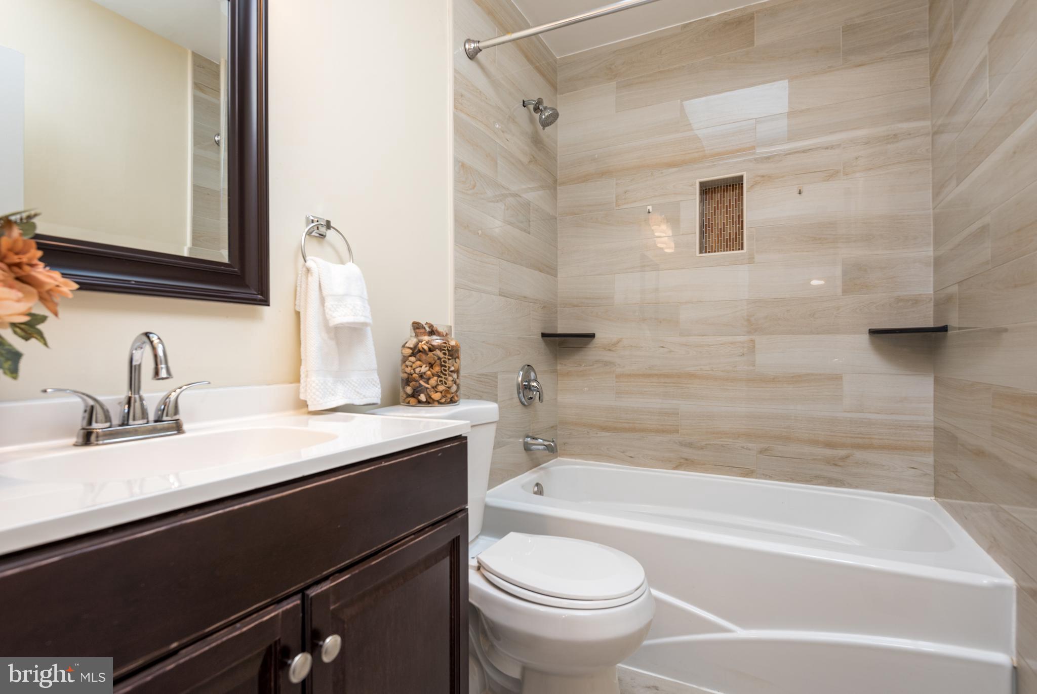 5406 Mountain Road Broad Run, VA 20137 - Photo 20 of 54 Updated Hall Bath w Skylight