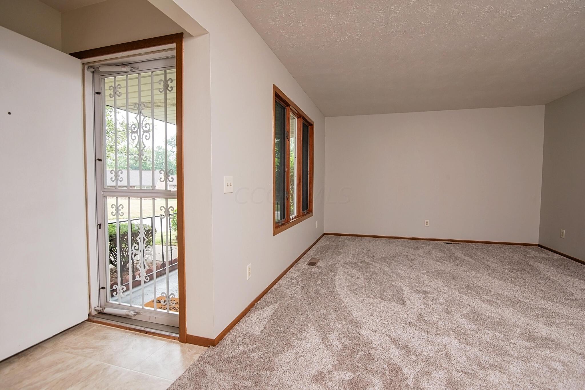 1139 Derby Road Springfield, OH 45503 - Photo 5 of 37 20240730-1139 Derby-008