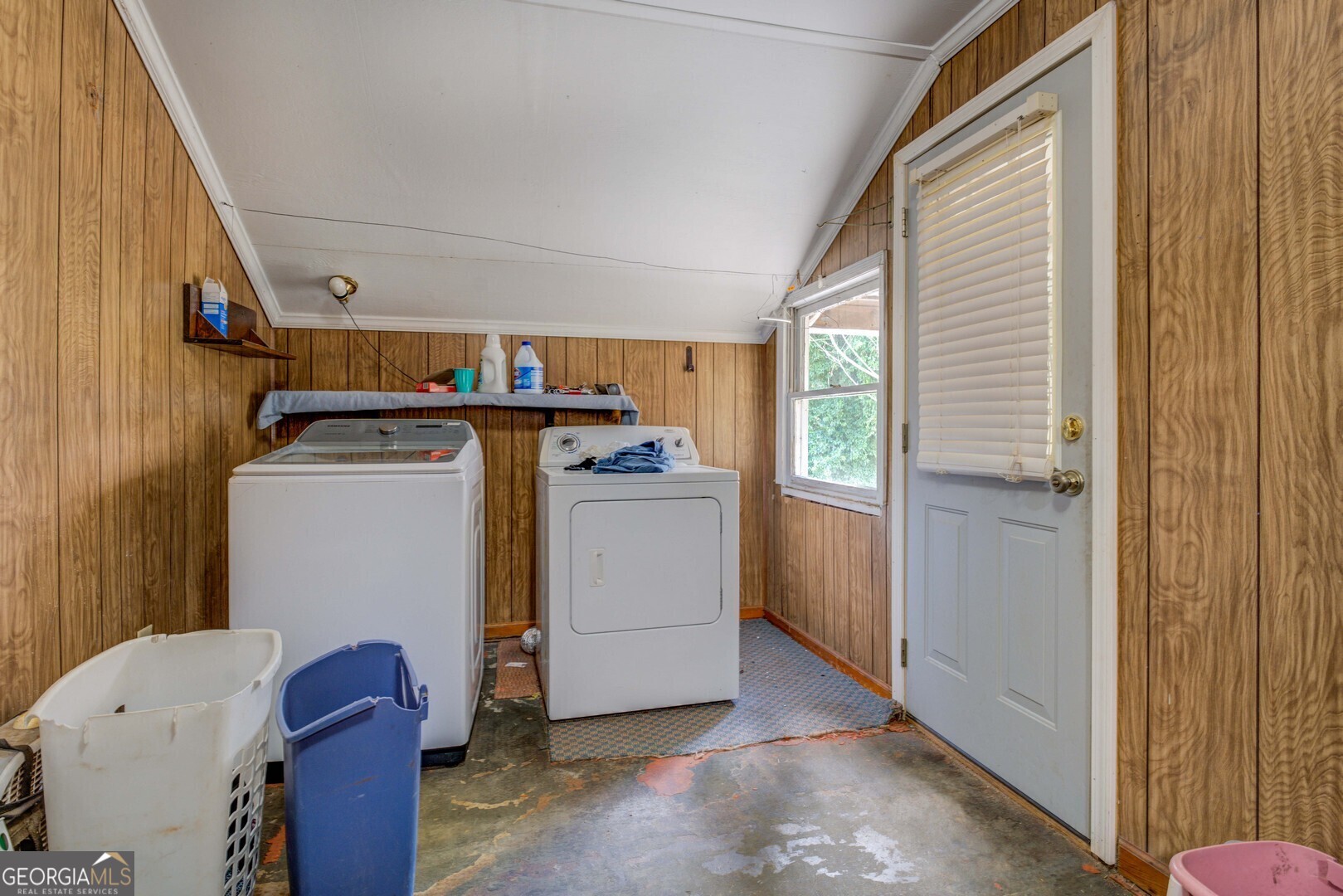 908 Nelson Street Jackson, GA 30233 - Photo 16 of 25 a utility room with dryer and washer