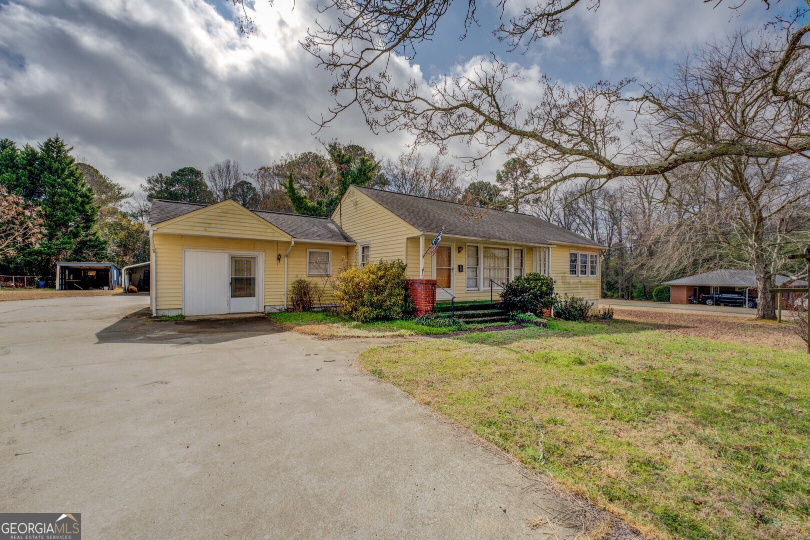 908 Nelson Street Jackson, GA 30233 - Photo 18 of 25 a front view of a house with a yard and garage