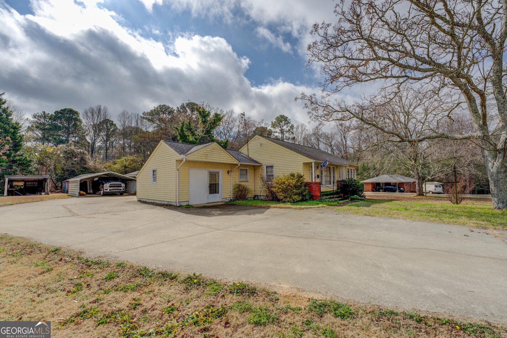 908 Nelson Street Jackson, GA 30233 - Photo 2 of 25 a front view of a house with a yard and garage