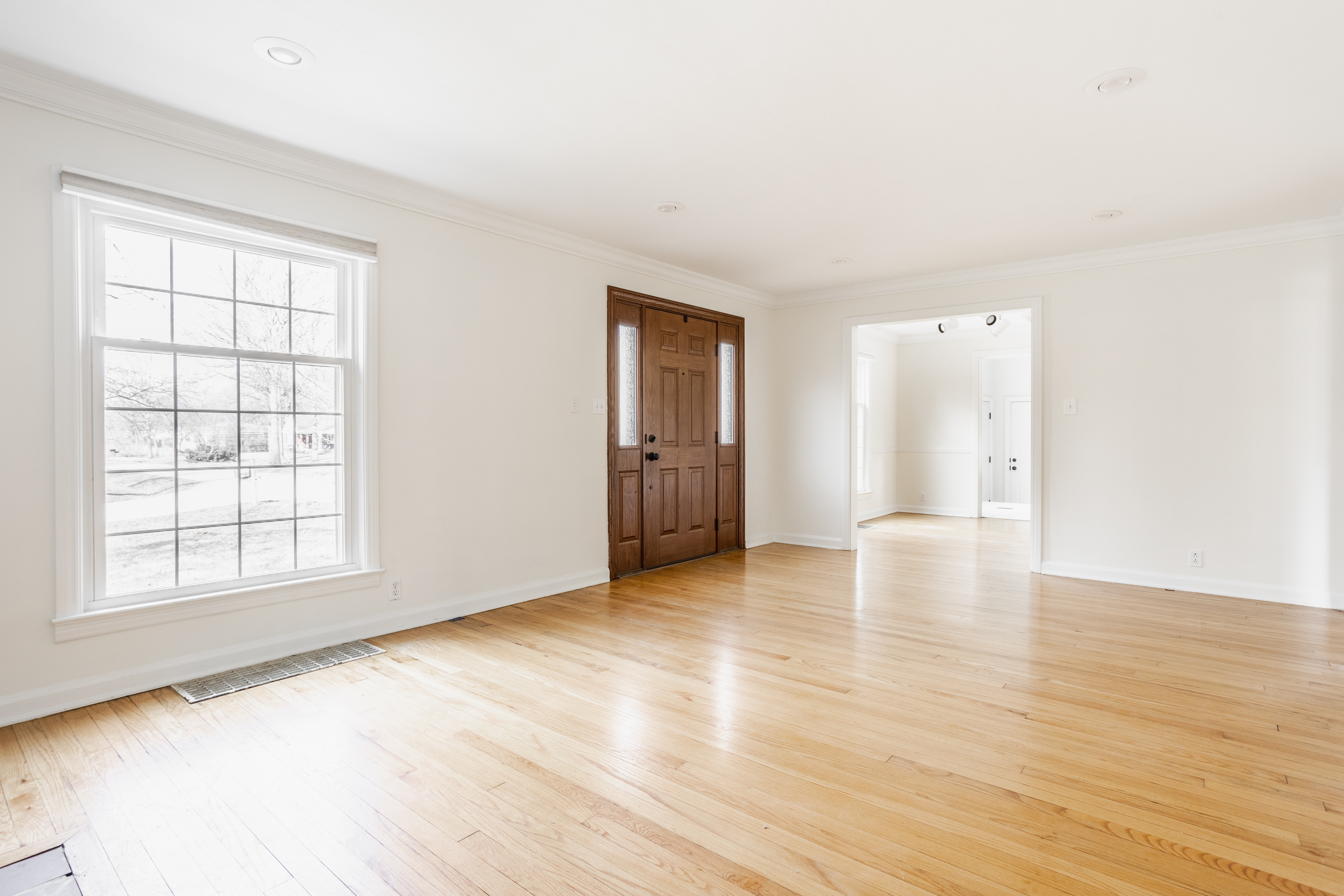 7715 Clarendon Road Indianapolis, IN 46260 - Photo 8 of 32 Gallery Image 8